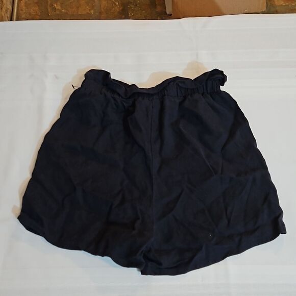 H&M Black paperbag shorts size 2 - Picture 2 of 8